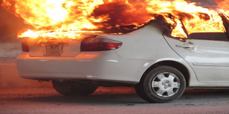 Xe ô tô bị cháy khi bạn đang lái trong mơ là dự báo may mắn